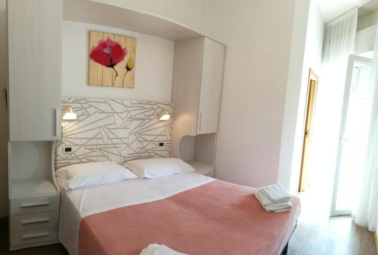 Hotel Luana Римини Екстериор снимка