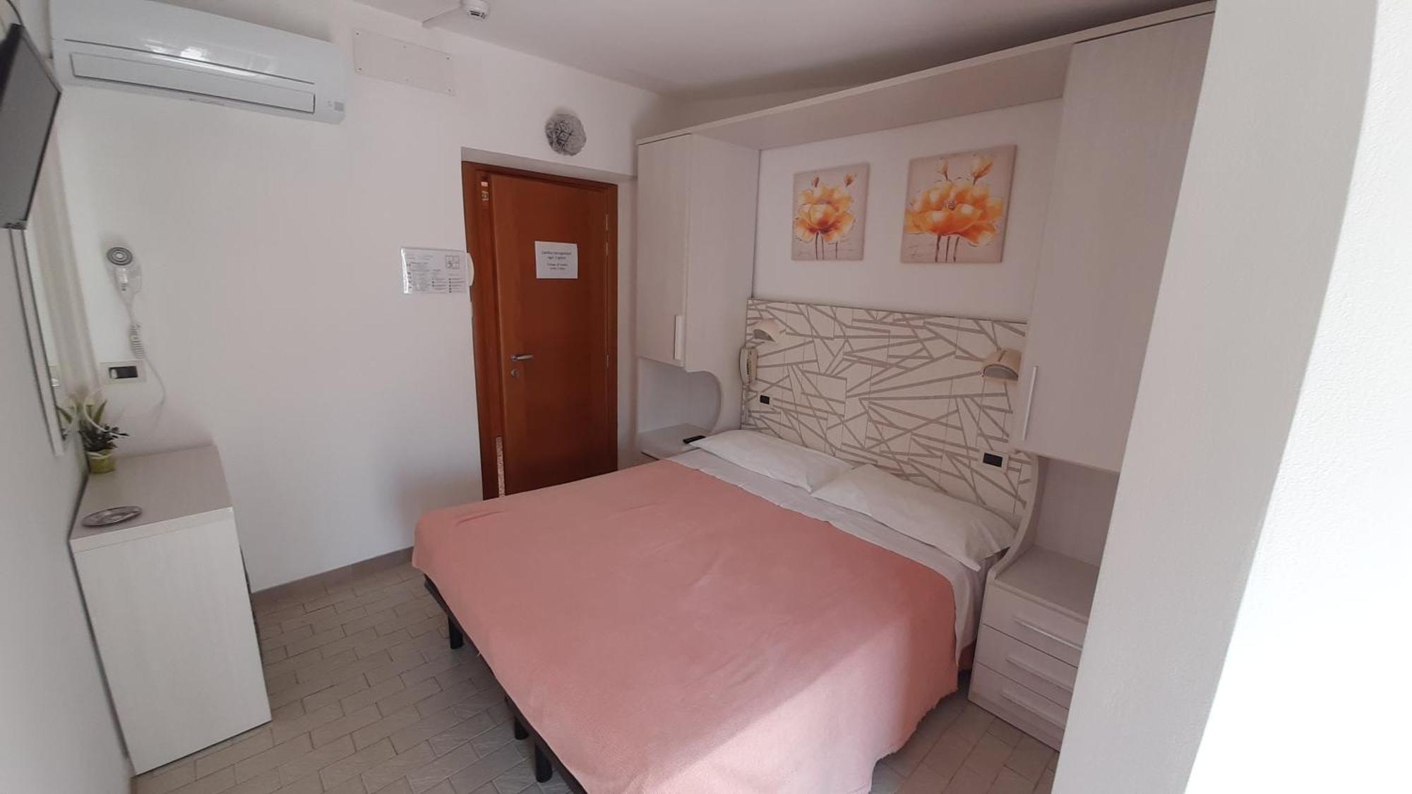 Hotel Luana Римини Екстериор снимка