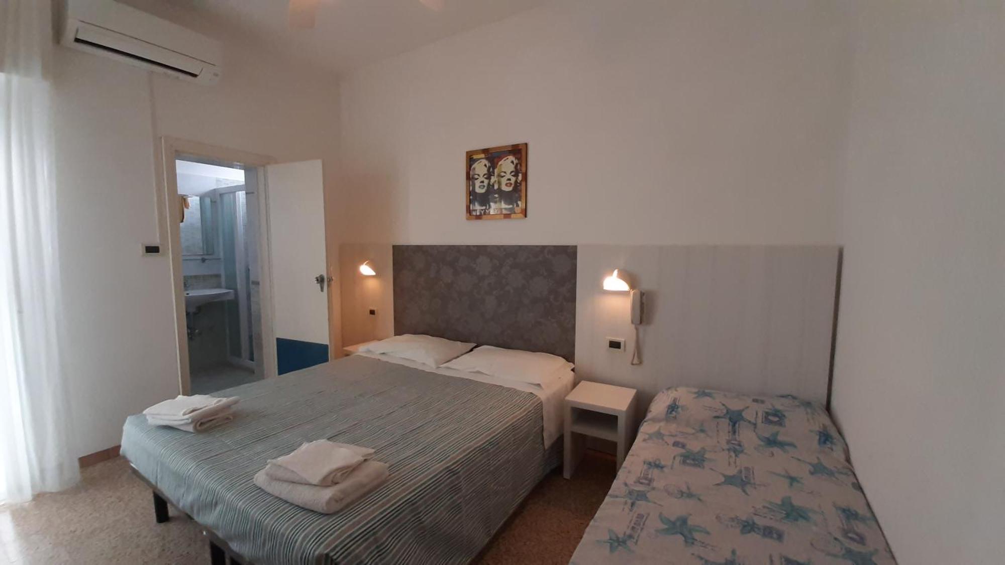 Hotel Luana Римини Екстериор снимка