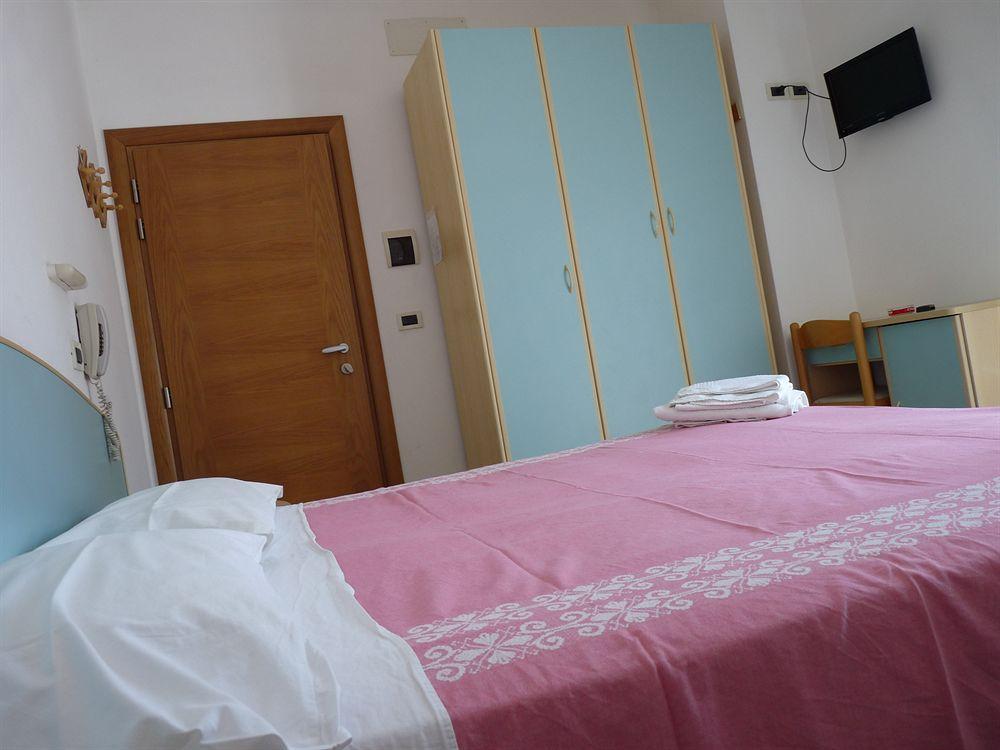 Hotel Luana Римини Екстериор снимка