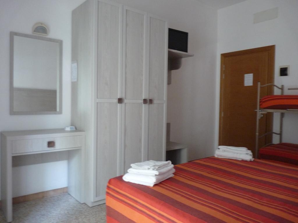 Hotel Luana Римини Екстериор снимка