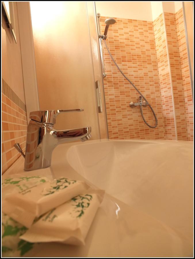 Hotel Luana Римини Екстериор снимка
