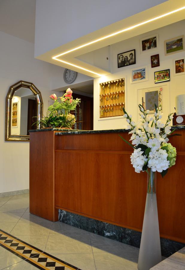 Hotel Luana Римини Екстериор снимка