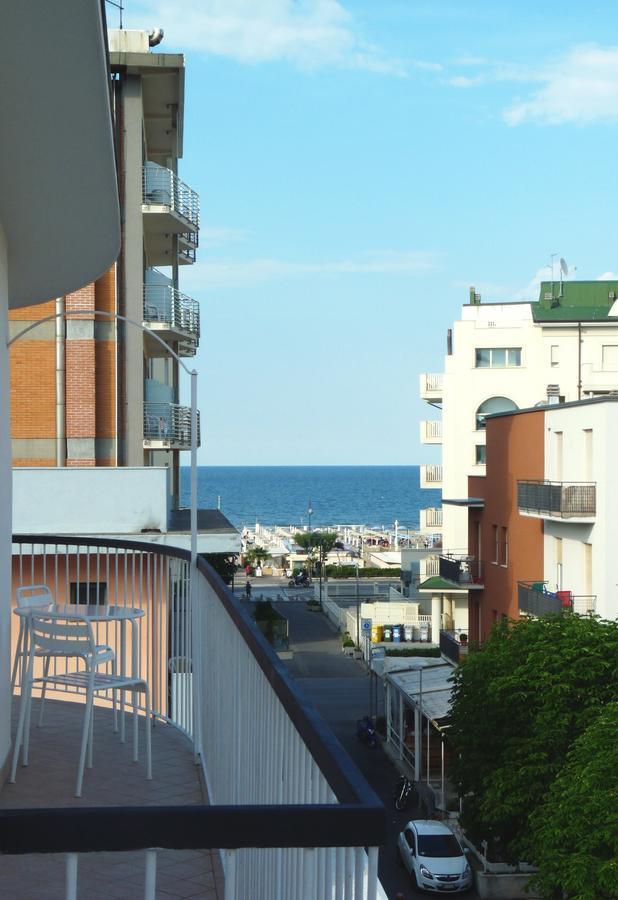 Hotel Luana Римини Екстериор снимка