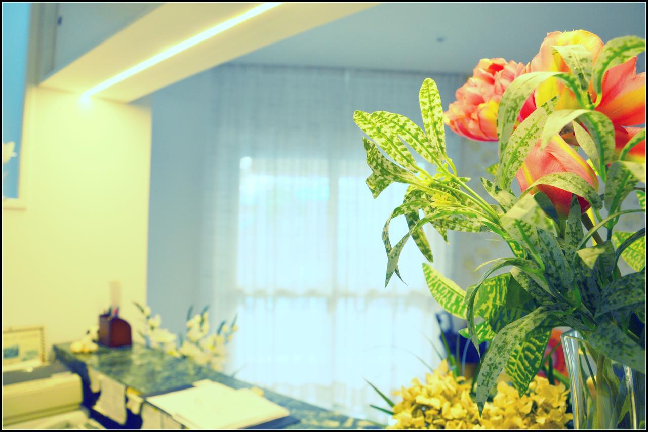 Hotel Luana Римини Екстериор снимка