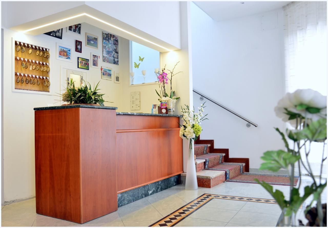 Hotel Luana Римини Екстериор снимка