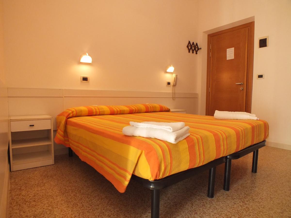 Hotel Luana Римини Екстериор снимка