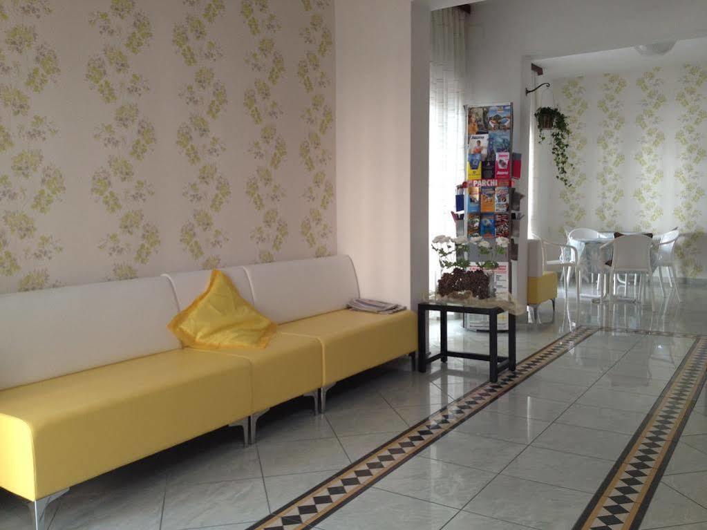 Hotel Luana Римини Екстериор снимка