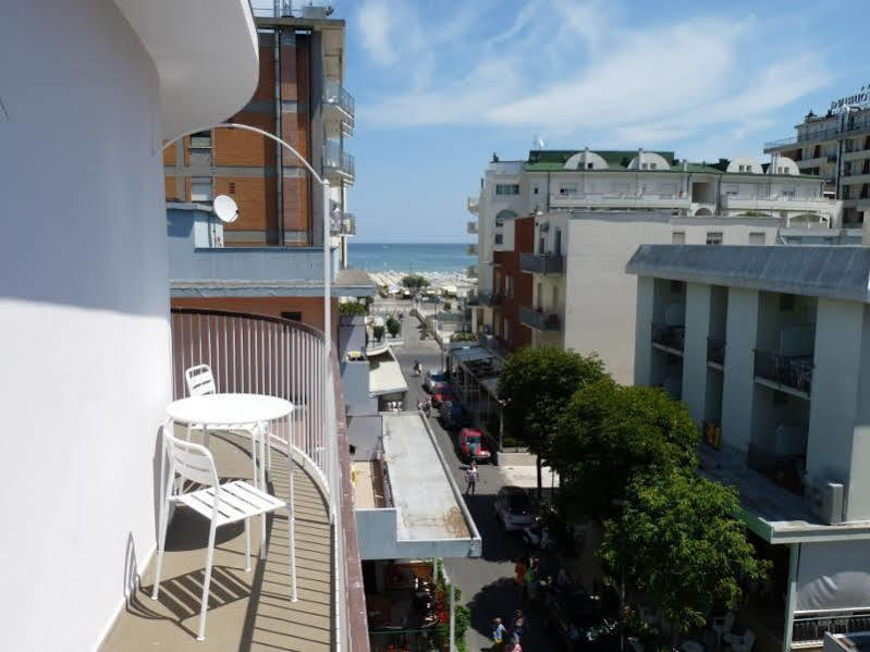 Hotel Luana Римини Екстериор снимка